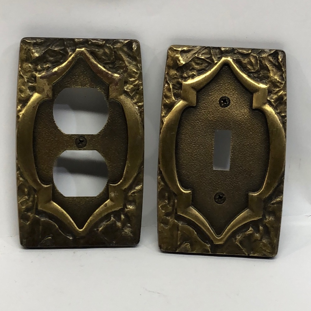 Single switch plate and single outlet plate